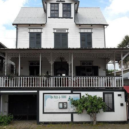 Guesthouse Un Pied-A-Terre Paramaribo Esterno foto
