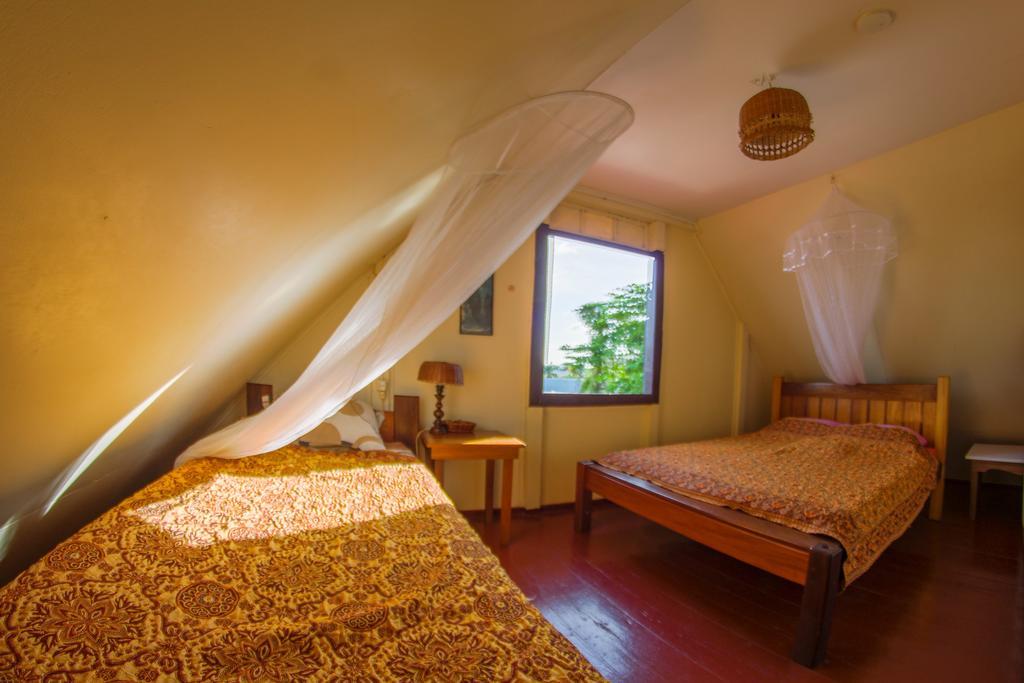 Guesthouse Un Pied-A-Terre Paramaribo Esterno foto