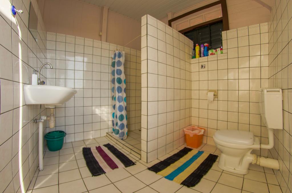 Guesthouse Un Pied-A-Terre Paramaribo Esterno foto