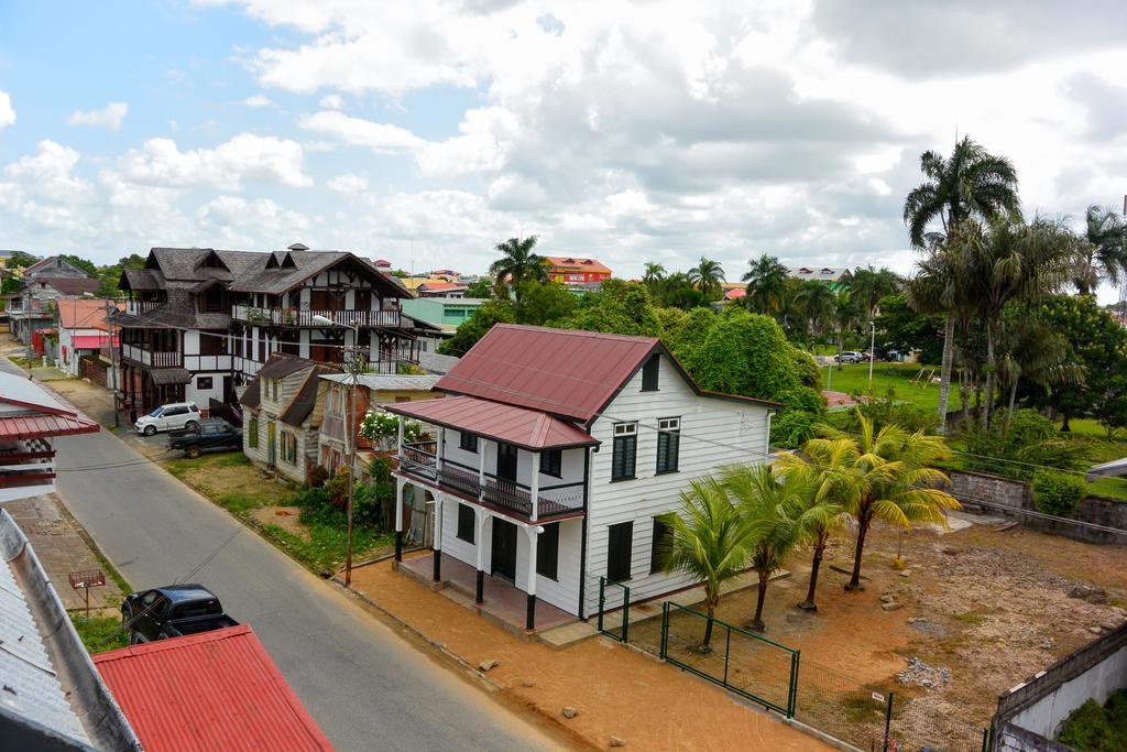 Guesthouse Un Pied-A-Terre Paramaribo Esterno foto