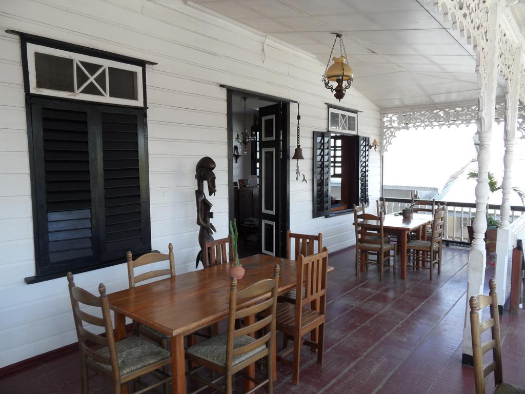 Guesthouse Un Pied-A-Terre Paramaribo Esterno foto
