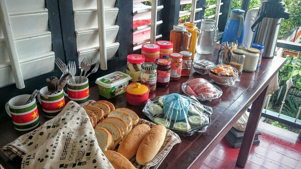 Guesthouse Un Pied-A-Terre Paramaribo Esterno foto